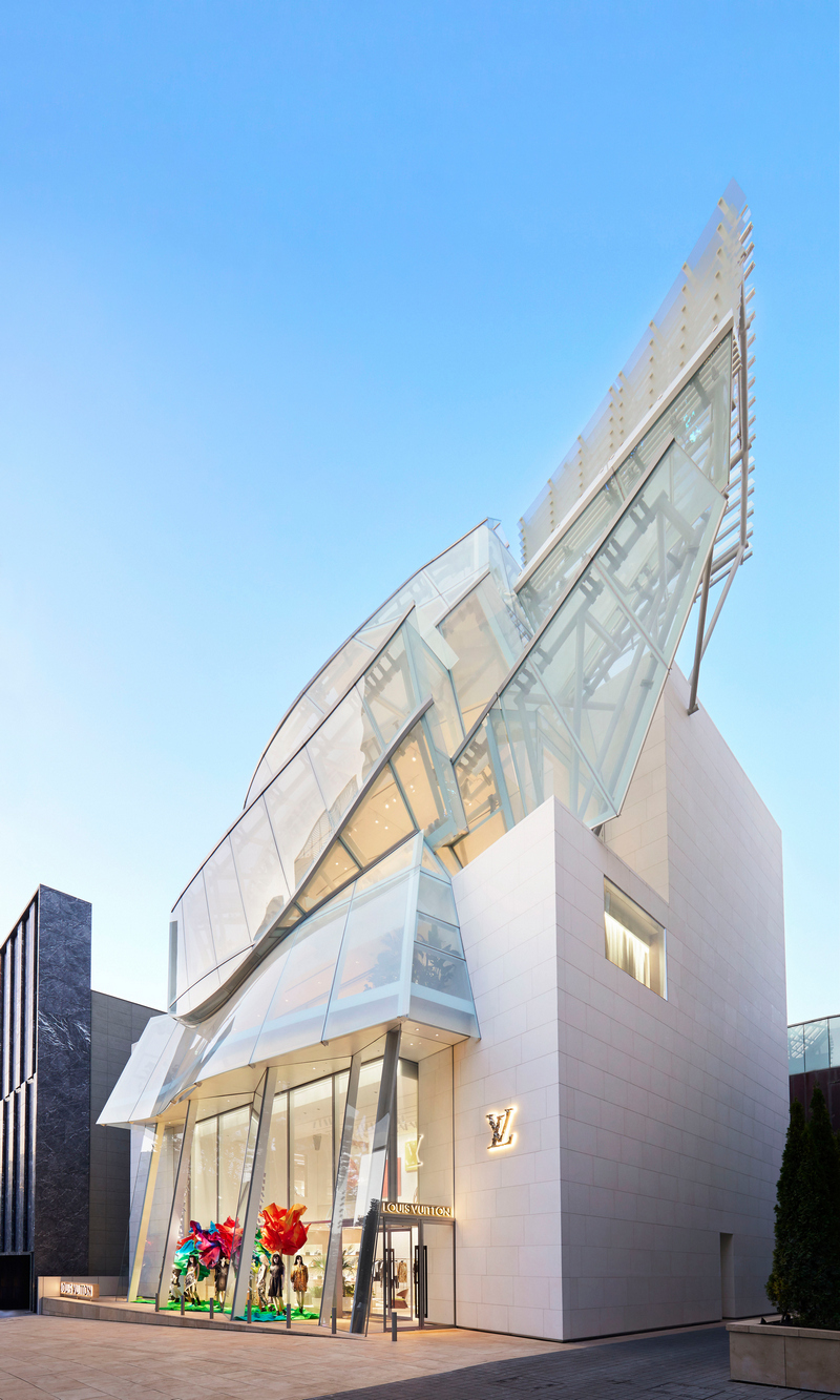 Louis Vuitton  Facade architecture, Retail facade, Commercial architecture